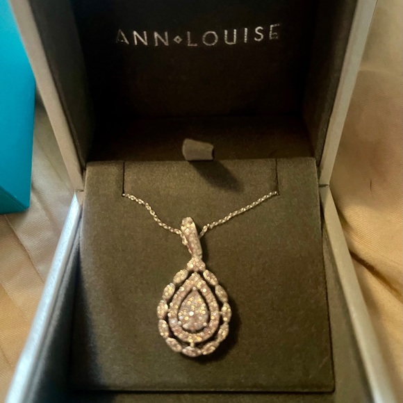 10k WHITE GOLD NECKLACE WITH GOLD/DIAMOND PENDANT. - Picture 2 of 5